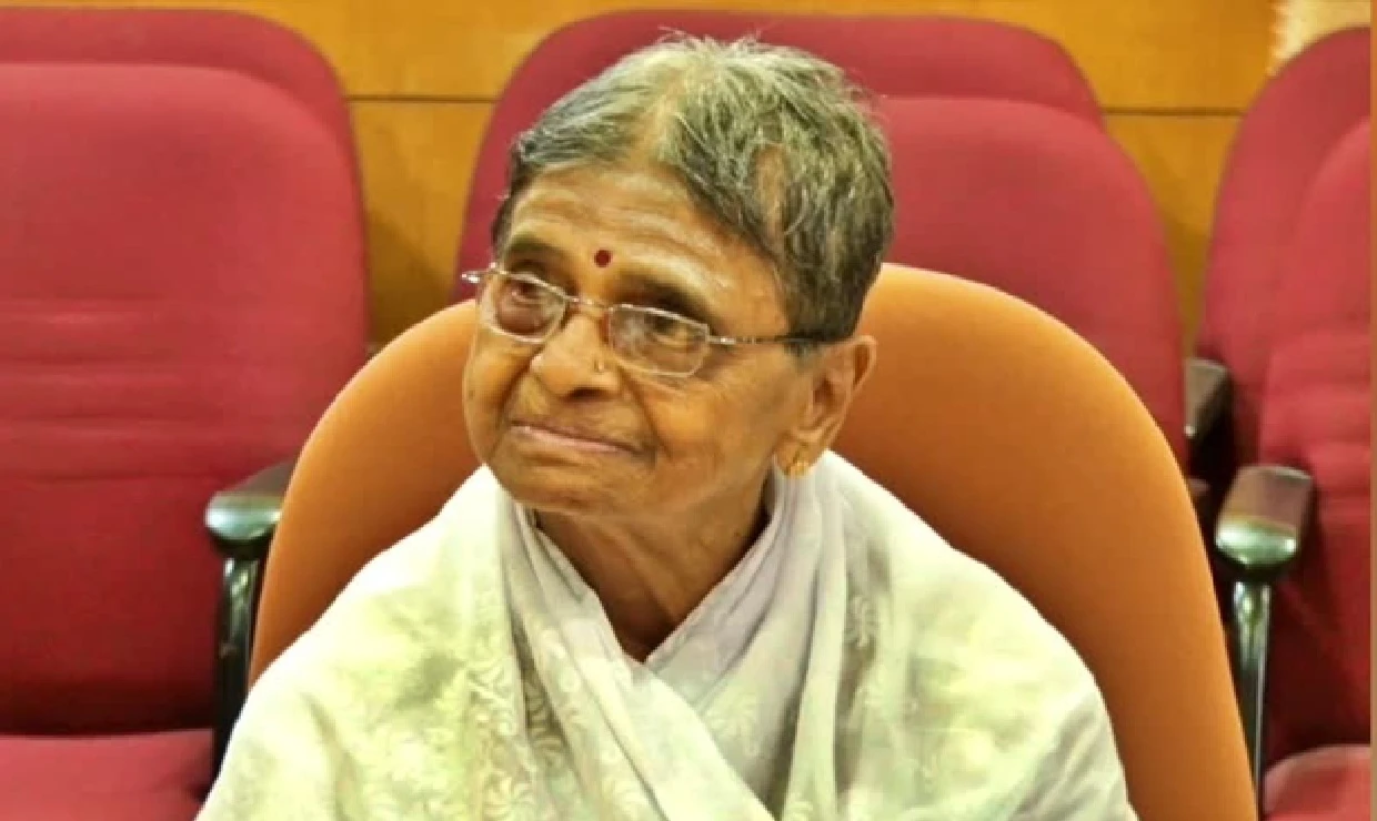 Davanagere: Cancer-Stricken Elderly Woman Donates ₹10 Lakh to Soldiers' Welfare Fund