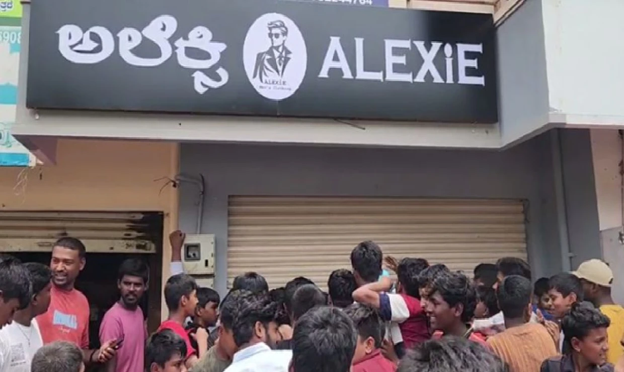 Chintamani’s New Clothing Store Sparks Frenzy with Re 1 T-Shirt Launch Offer