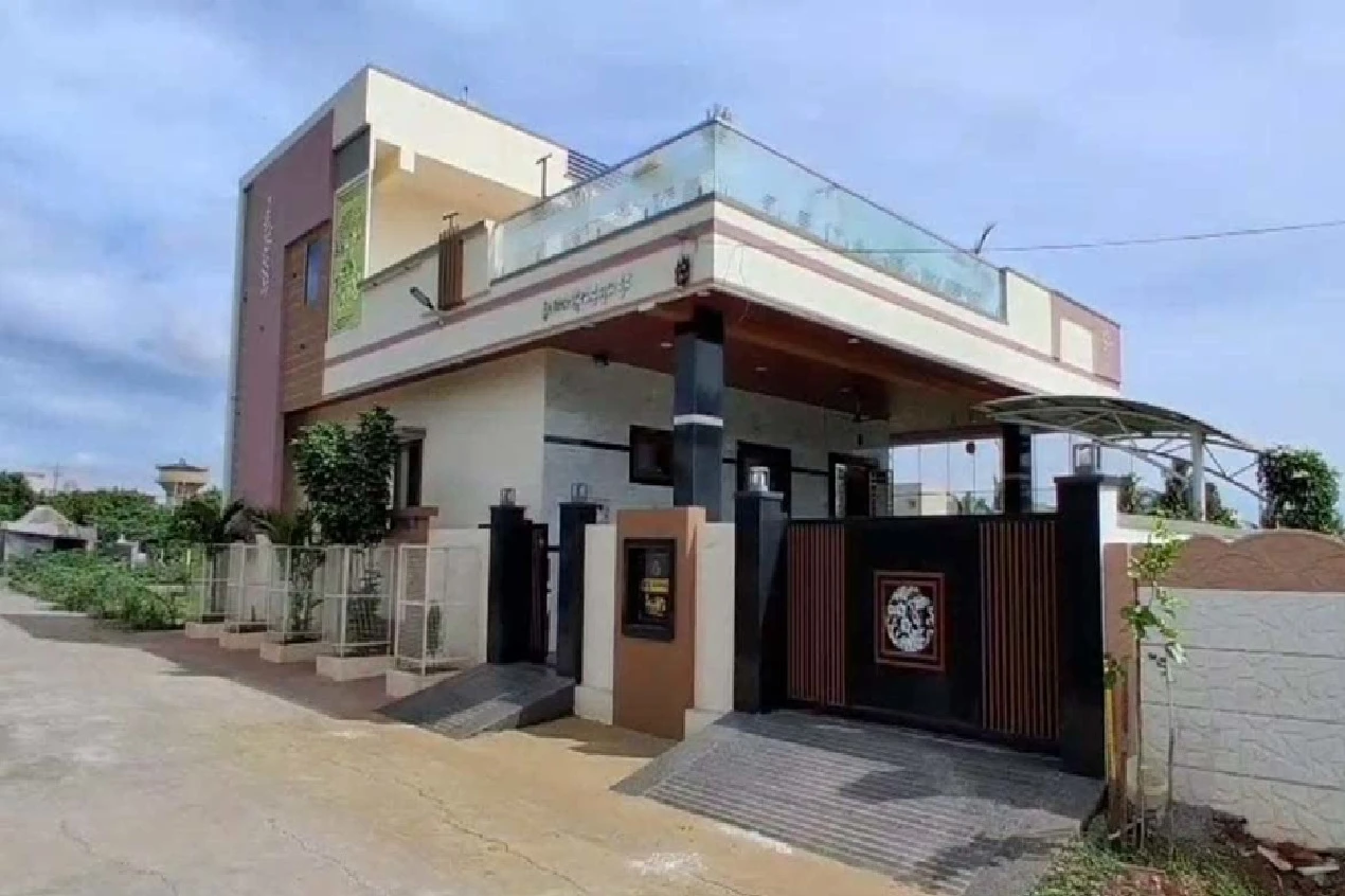 Lokayukta Raids RDPR Department AEE Thippeswamy Over Disproportionate Assets in Ballari