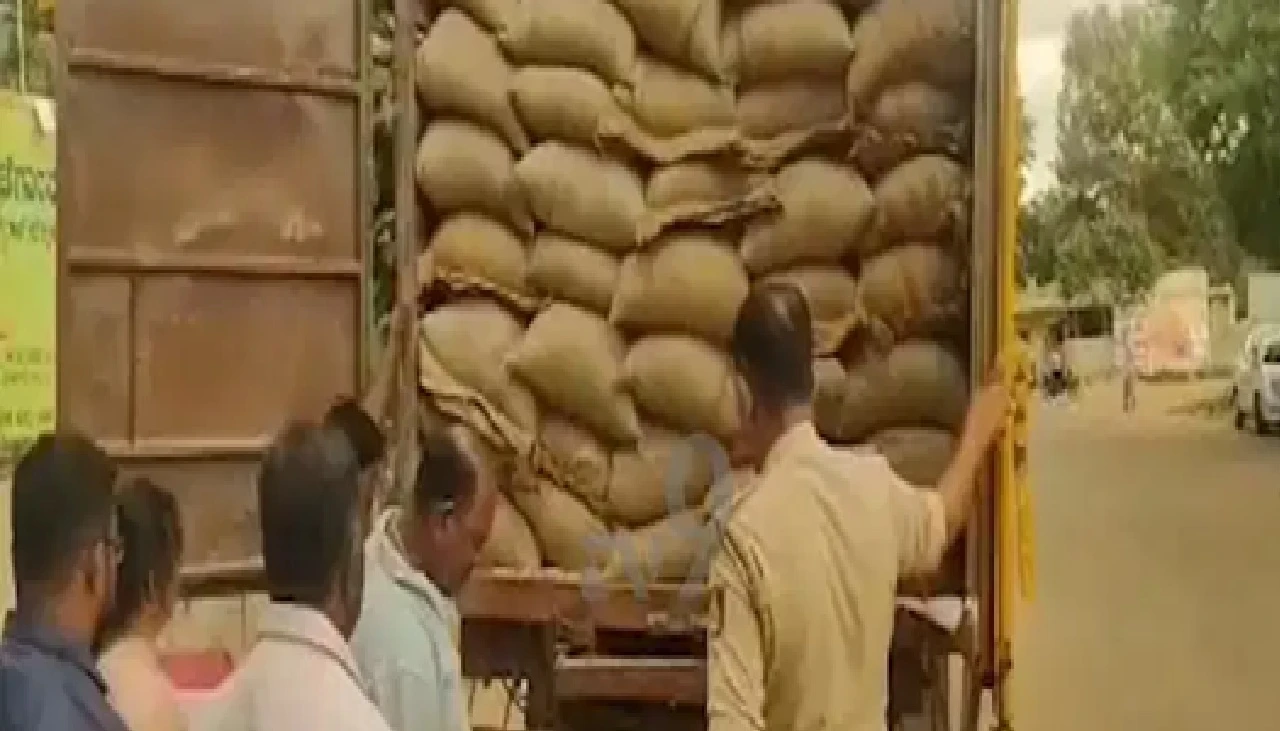 Chikkaballapur: 14 Tons of Anna Bhagya Scheme Wheat Seized During Illegal Transport