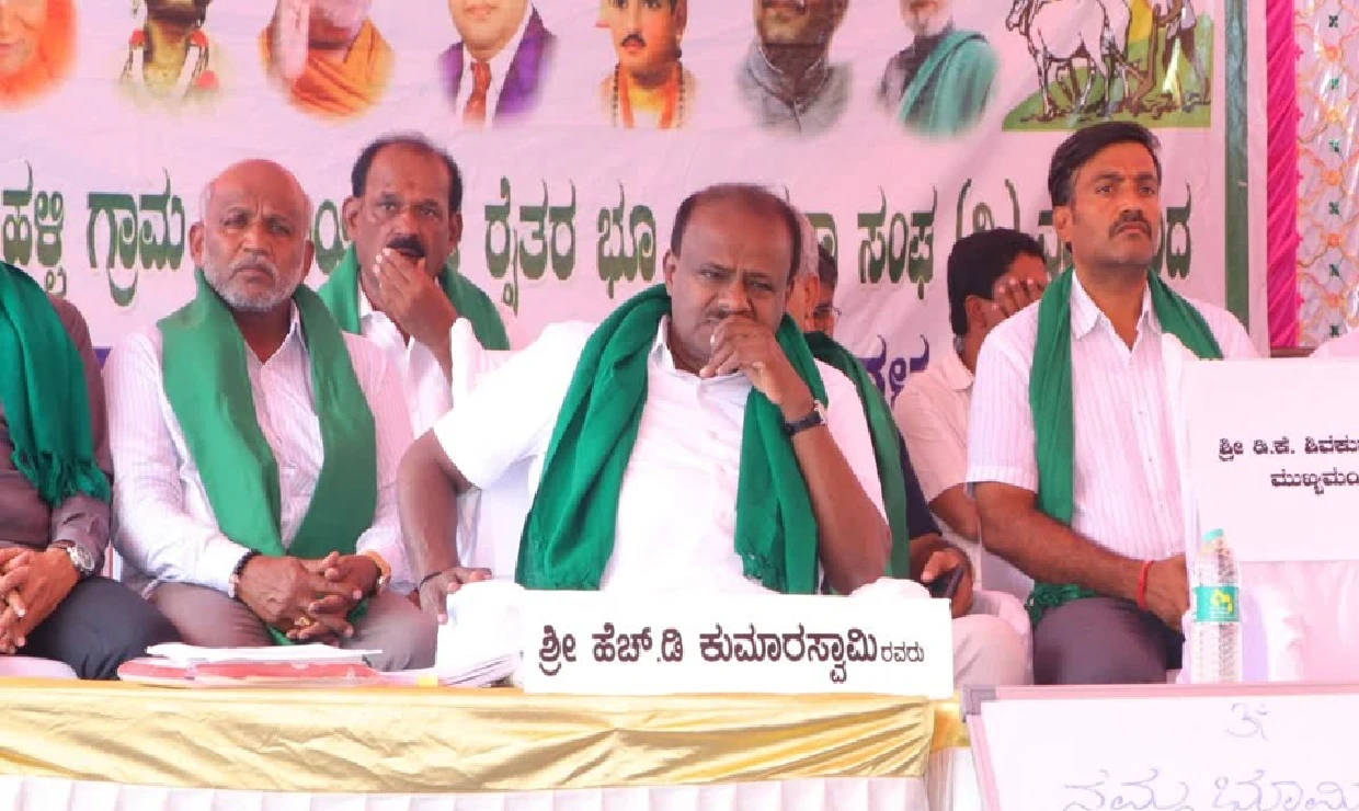 High Tension in Ramanagara: HD Kumaraswamy Protests Bidadi Township, Awaits DK Shivakumar in Bhairamangala