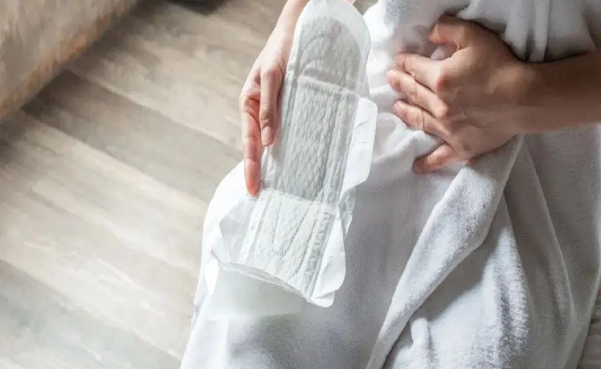 How Often Should You Change a Sanitary Pad During Periods? Menstrual Hygiene Tips Every Woman Must Know