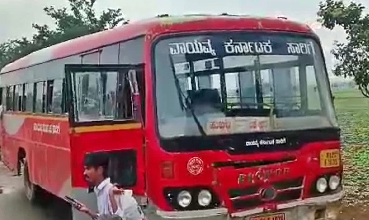 Public Tobacco Spitting: Karnataka Transport Minister Announces Strict Fines and Penalties
