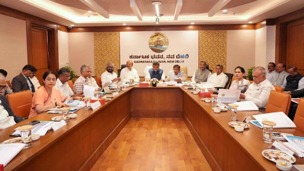 Karnataka CM D.K. Shivakumar Leads Delhi Delegation Meeting to Push 13 Major Pending State Projects and Central Grants